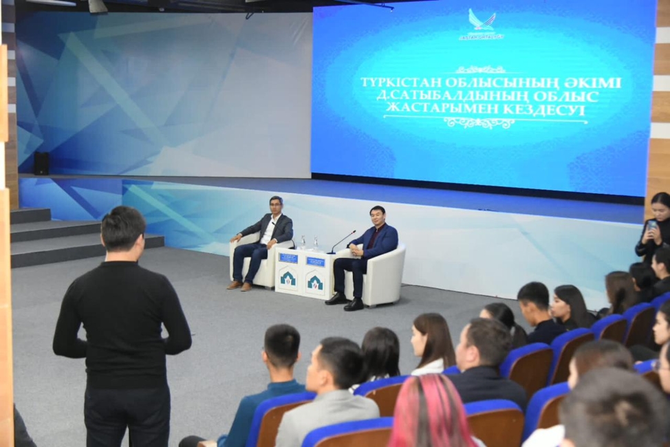 ​Түркістан облысының әкімі Дархан Сатыбалды өңір жастарымен кездесті